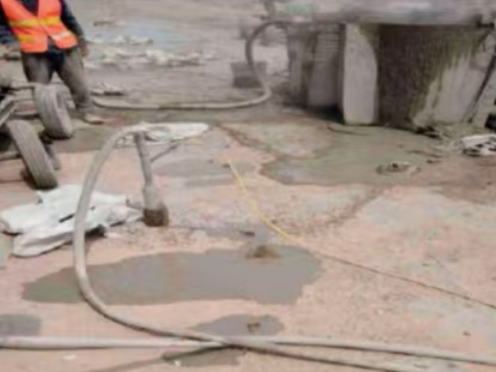 总口管理区水泥混凝土路面板底注浆技术 路面脱空注浆整治方案